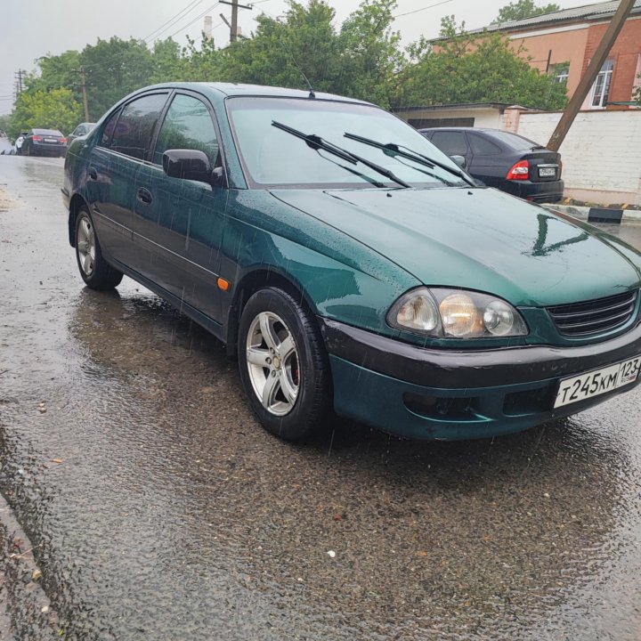 Toyota Avensis, 1998