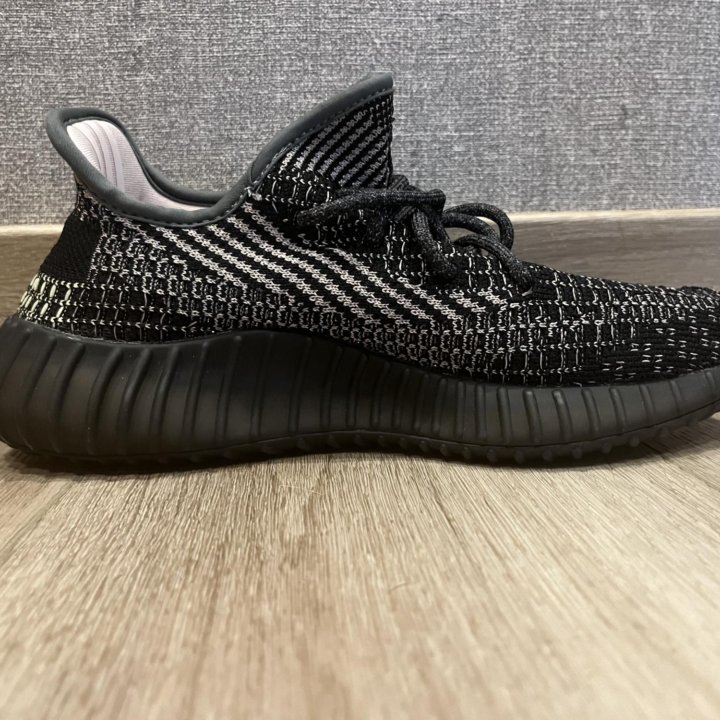 Кроссовки Adidas Yeezy Boost 350 V2