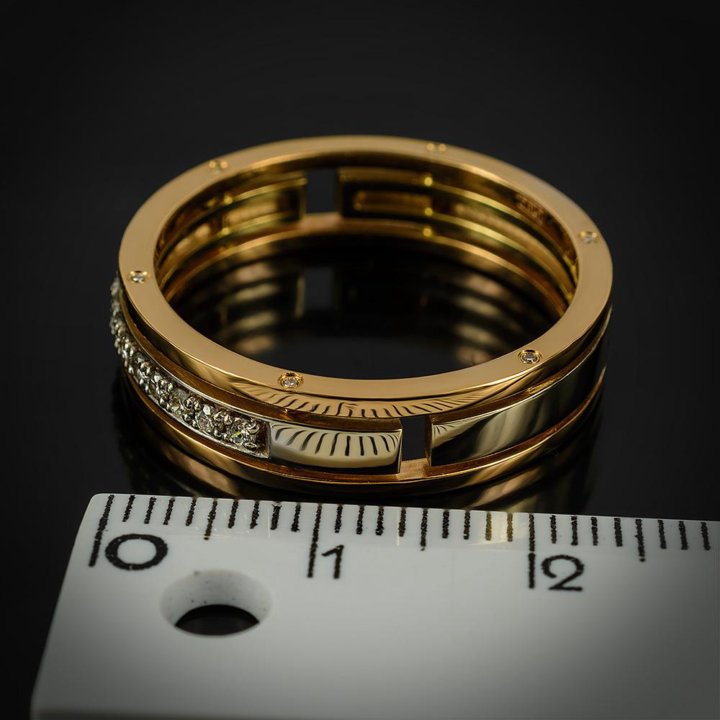 обручальное кольцо с бриллиантами