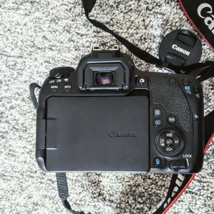 Полупрофессиональный Фотоаппарат Canon EOS 77d