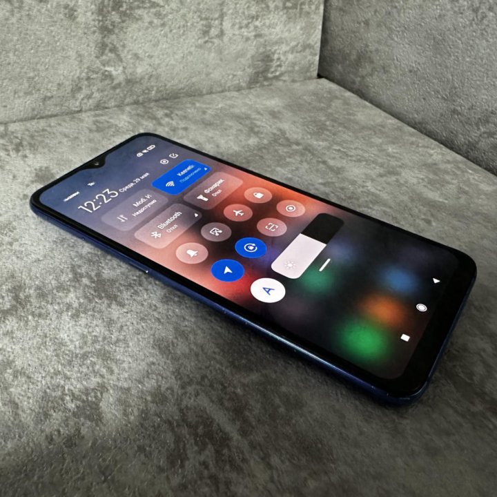 Продам Xiaomi mi 9 6/64 gb