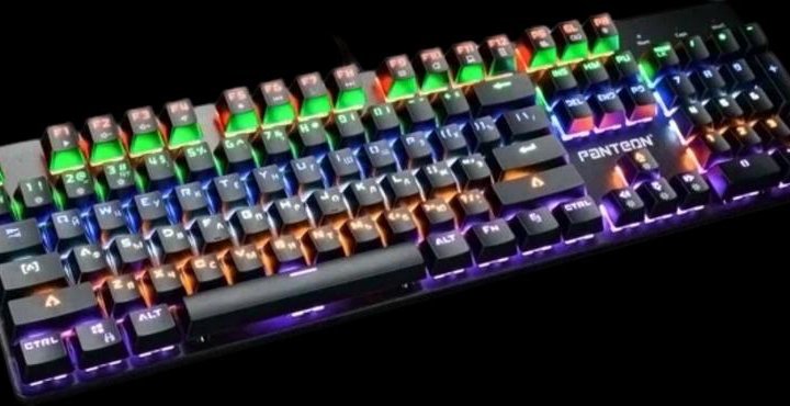 Игровая механическая клавиатура (RGB)