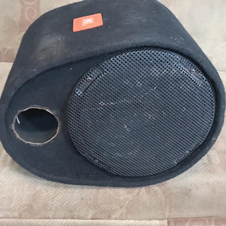 Сабвуфер JBL