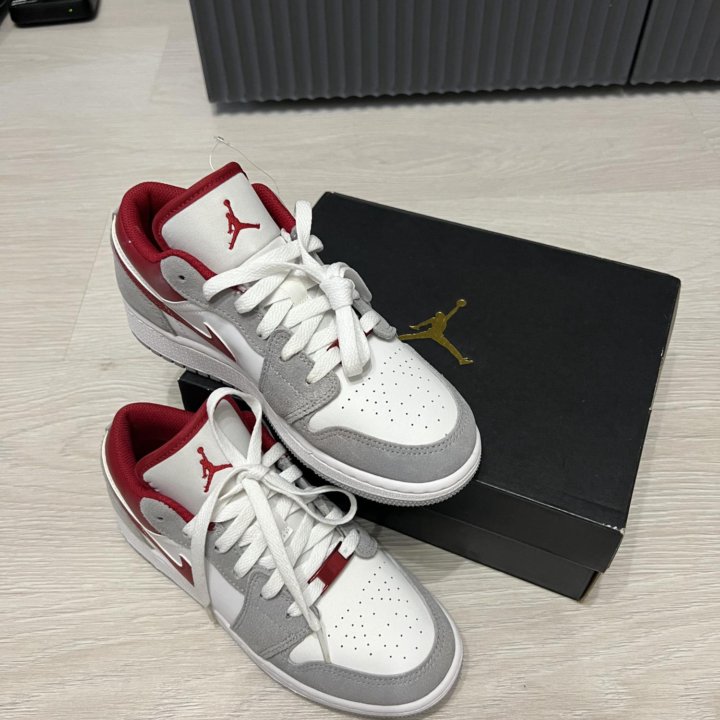 Кроссовки Air Jordan 1 Low SE GS