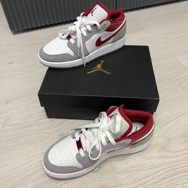 Кроссовки Air Jordan 1 Low SE GS