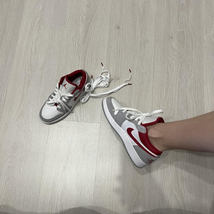 Кроссовки Air Jordan 1 Low SE GS