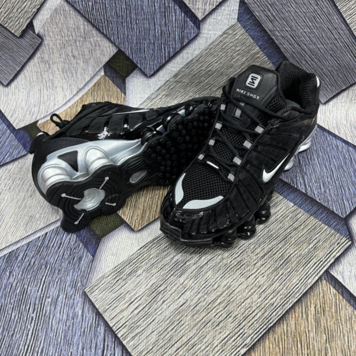 Кроссовки Nike Shox