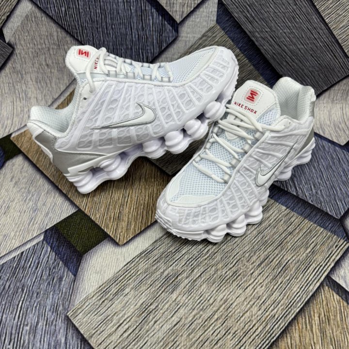 Кроссовки Nike Shox