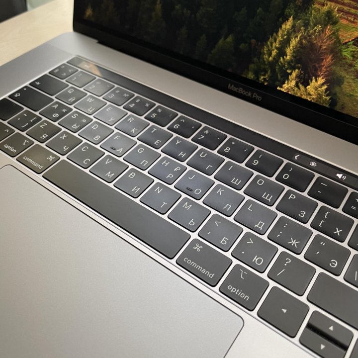 MacBook Pro 15 2018 16/256 gb Touch Bar