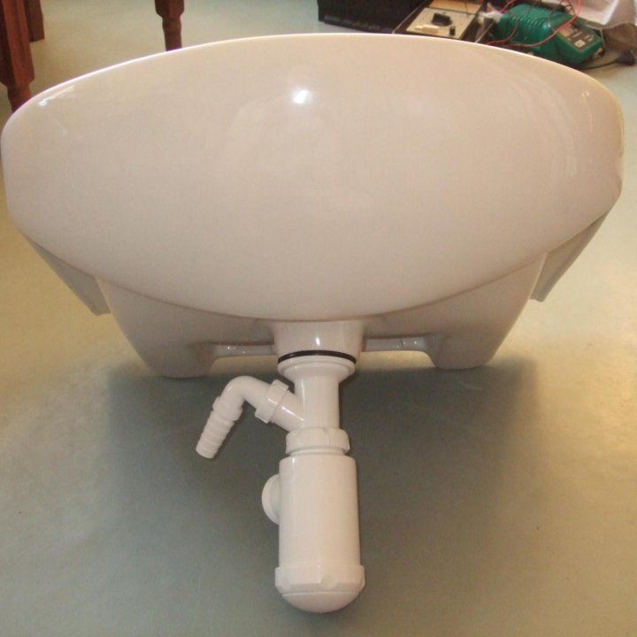 Раковина для ванной 52 на 45 см с сифоном