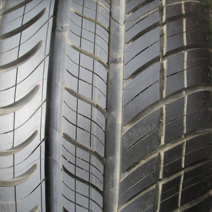 1шт 205 \ 65 R15 Michelin Новая