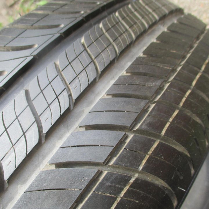 1шт 205 \ 65 R15 Michelin Новая