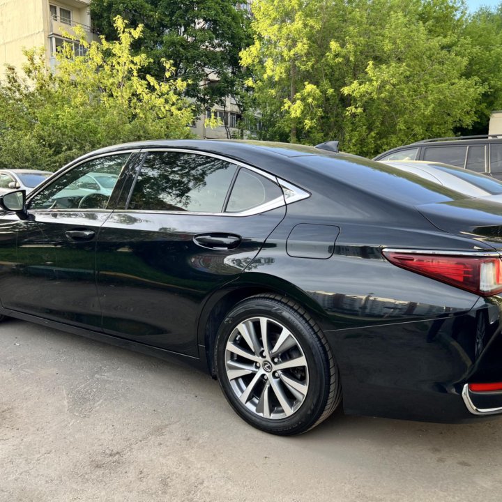 Lexus ES, 2019