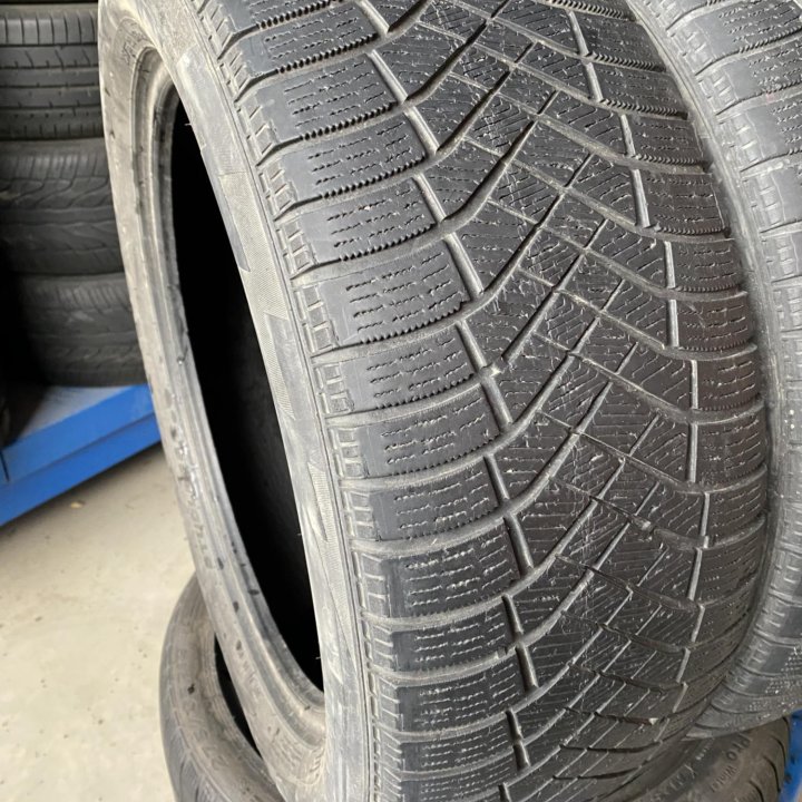 235/55 R19 Pirelli Ice Zero FR