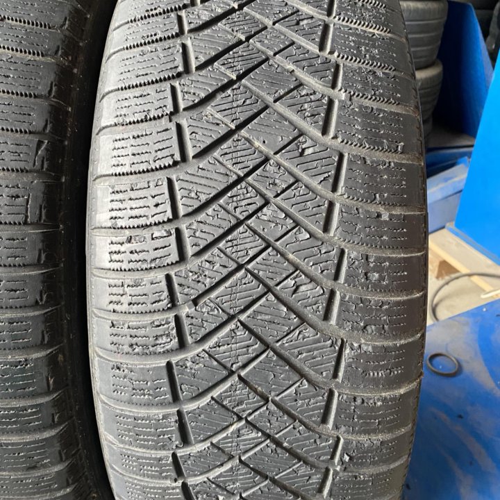 235/55 R19 Pirelli Ice Zero FR