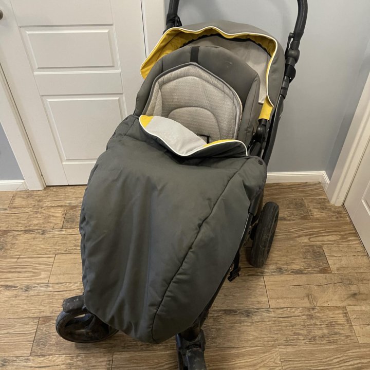 Прогулочная универсальная коляска 3 в 1