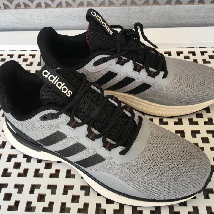 Кроссовки Adidas 41р (26 см по стельке)