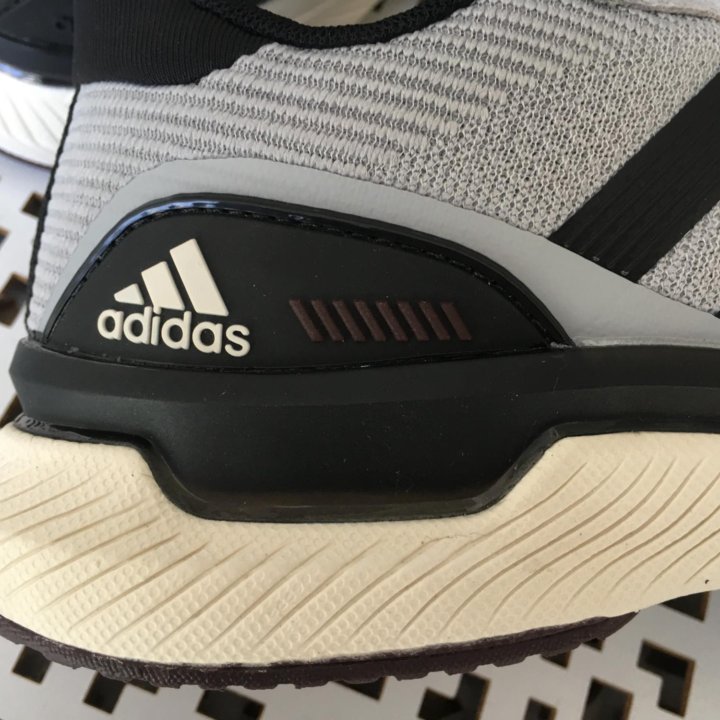 Кроссовки Adidas 41р (26 см по стельке)