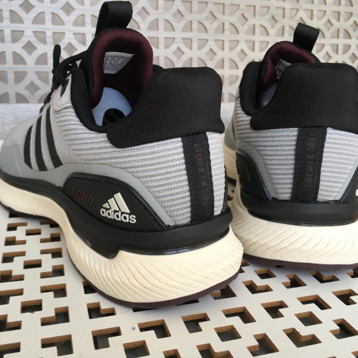 Кроссовки Adidas 41р (26 см по стельке)