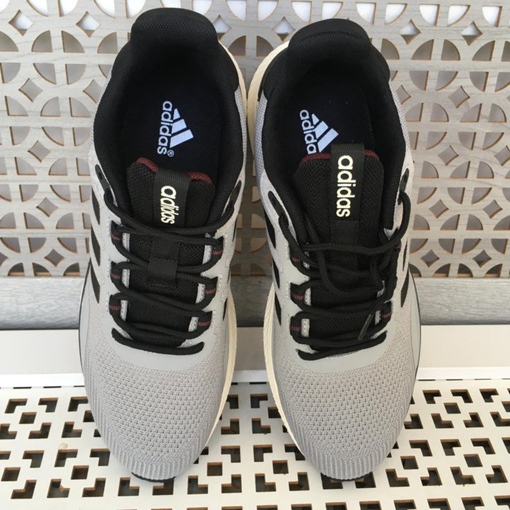 Кроссовки Adidas 41р (26 см по стельке)