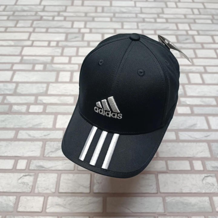 Чёрная бейсболка adidas логотип белый