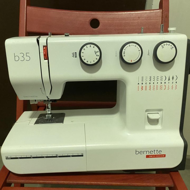 Швейная машинка Bernina Bernette b35