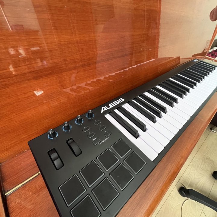 MIDI Клавиатура Alesis v49