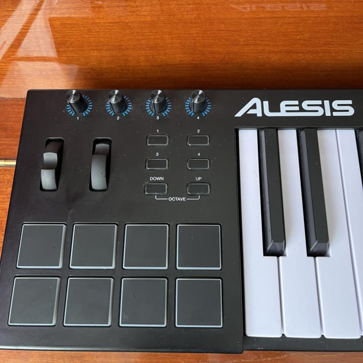 MIDI Клавиатура Alesis v49