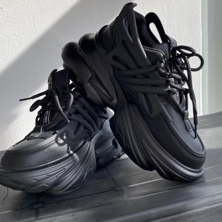 Продам кроссовки