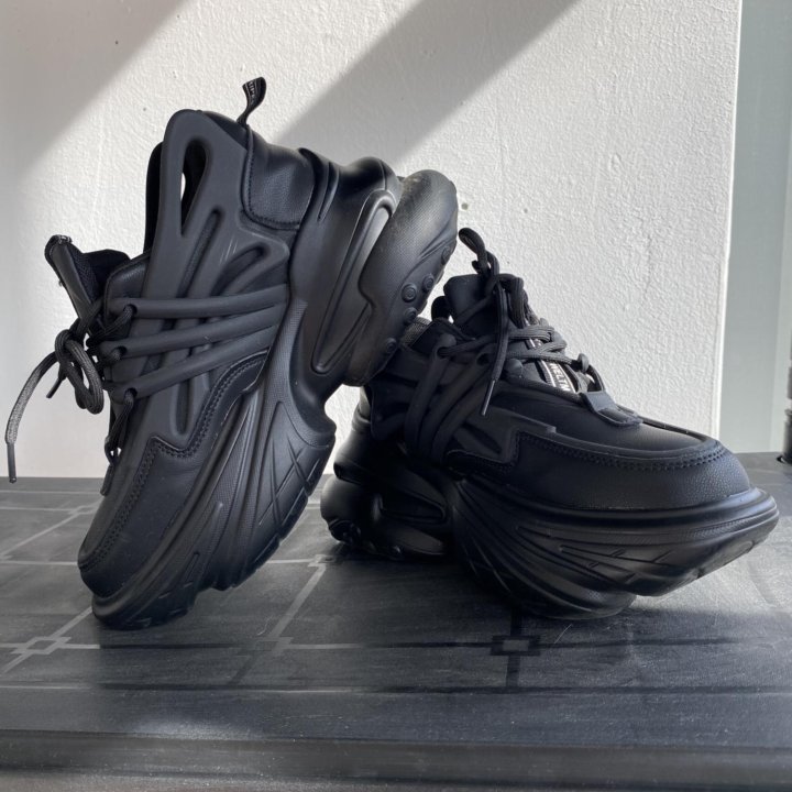 Продам кроссовки