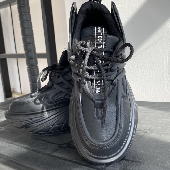 Продам кроссовки