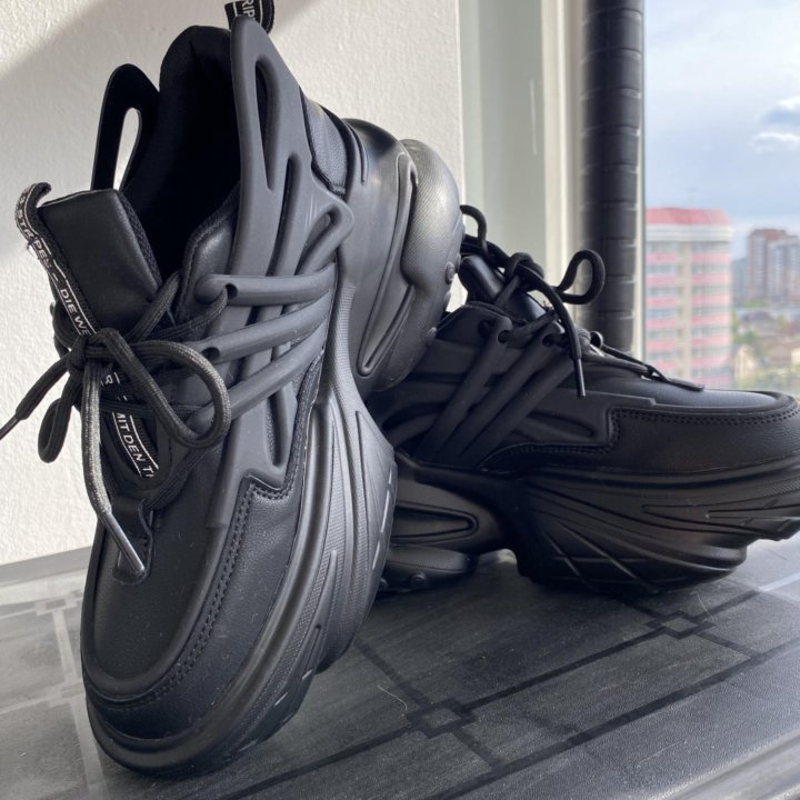 Продам кроссовки