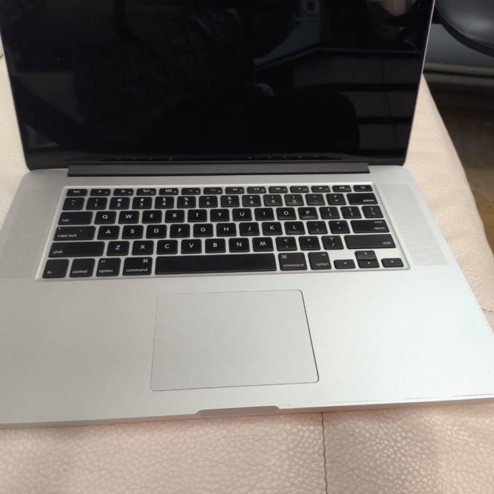 A1398 Retina 15” MacBook Pro 15 c 16gb ОЗУ , 2.3gh