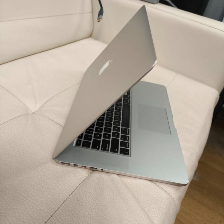 A1398 Retina 15” MacBook Pro 15 c 16gb ОЗУ , 2.3gh