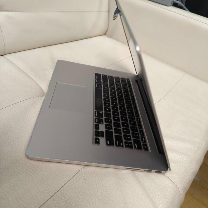 A1398 Retina 15” MacBook Pro 15 c 16gb ОЗУ , 2.3gh