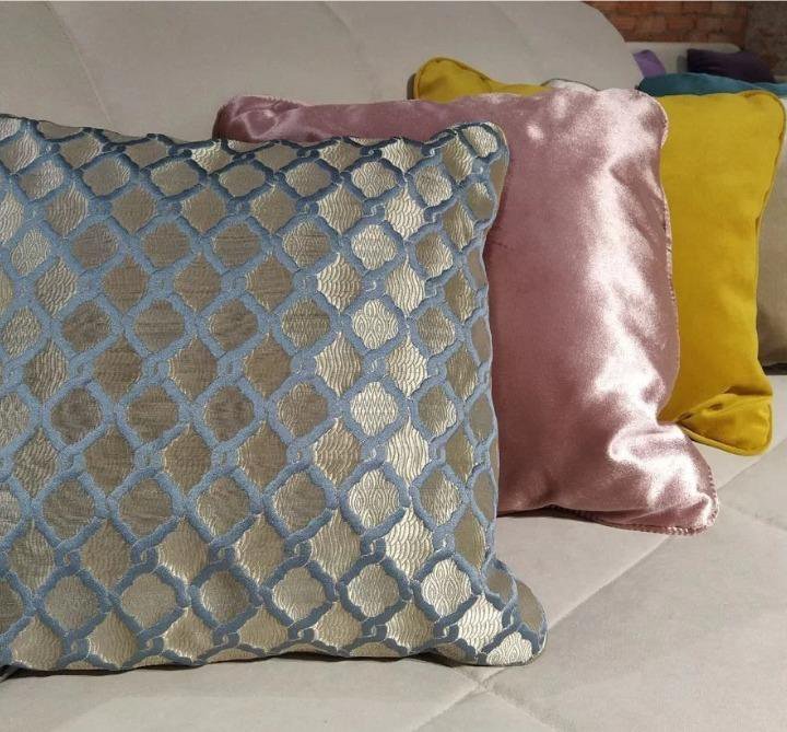 Декоративные подушки Аскона. Лежали в салоне Новые