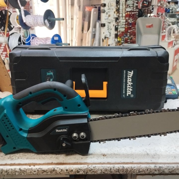 Аккумуляторная цепная пила Makita 30см