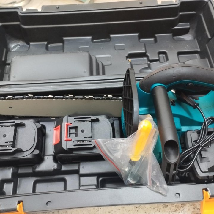 Аккумуляторная цепная пила Makita 30см