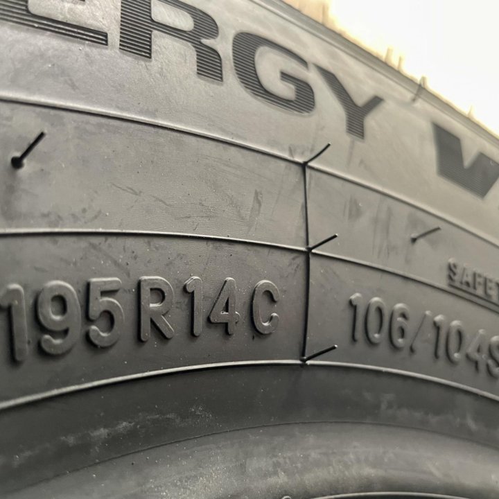 195R14C 106/104S Toyo Nano Energy van