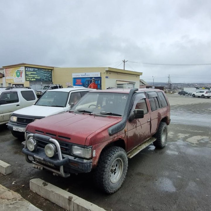 Nissan Terrano, 1990