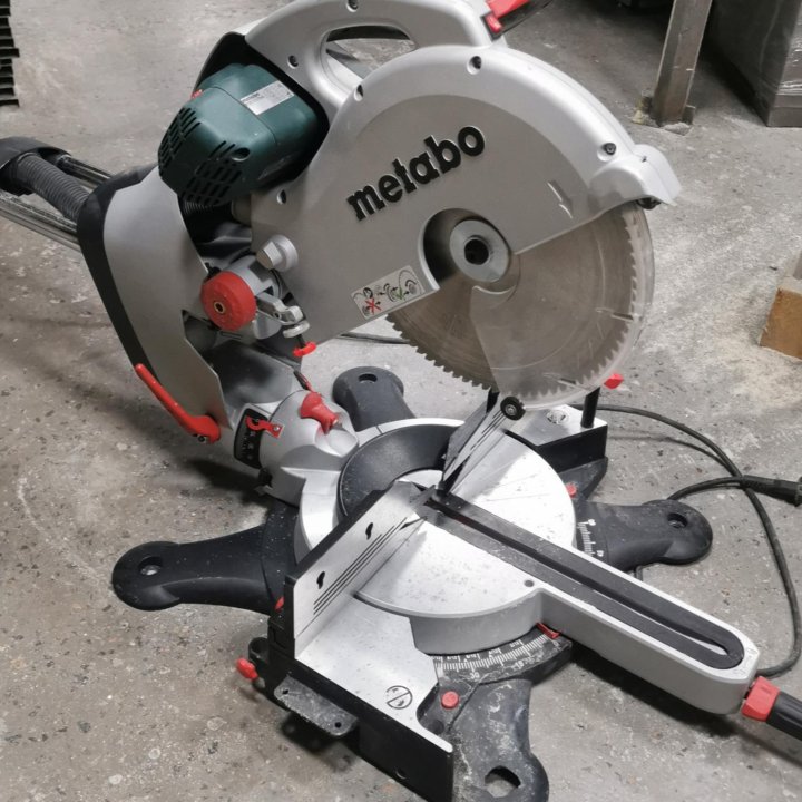 Торцовочная пила Metabo KGS 315 Plus