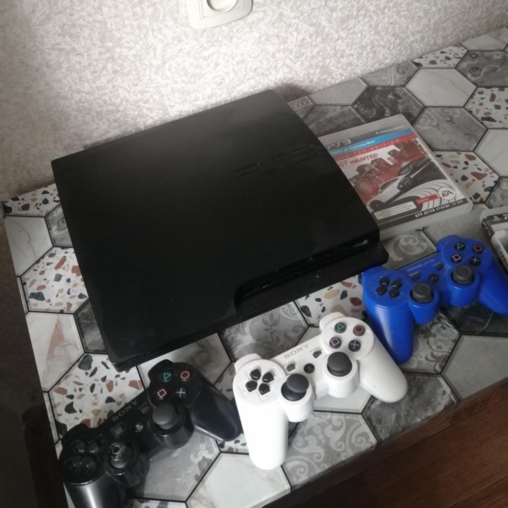 Ps3 +в подарок джойстики и диски (дом одежды/учите