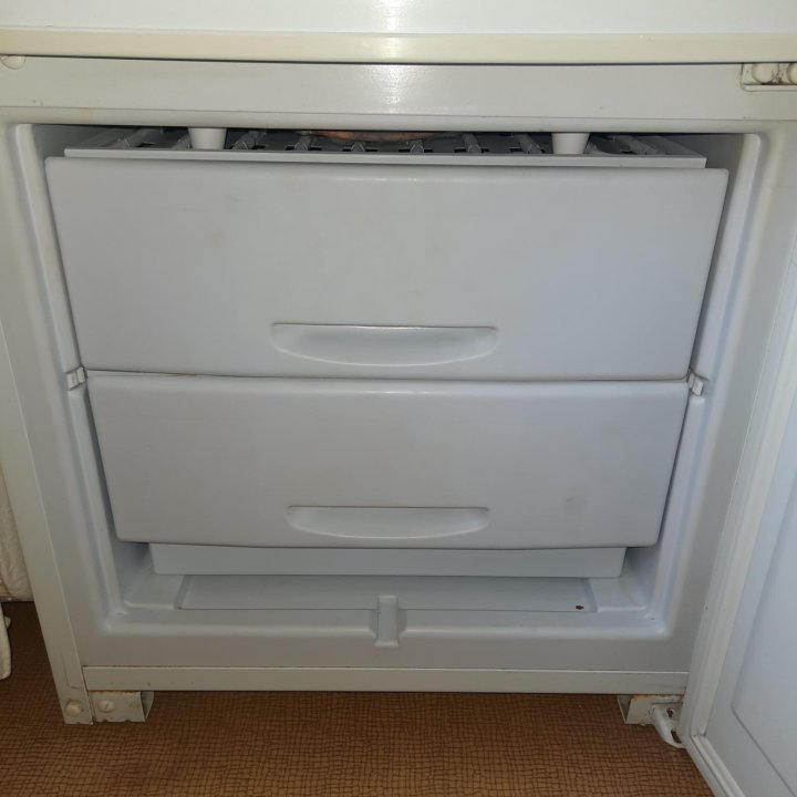 Холодильник Бирюса