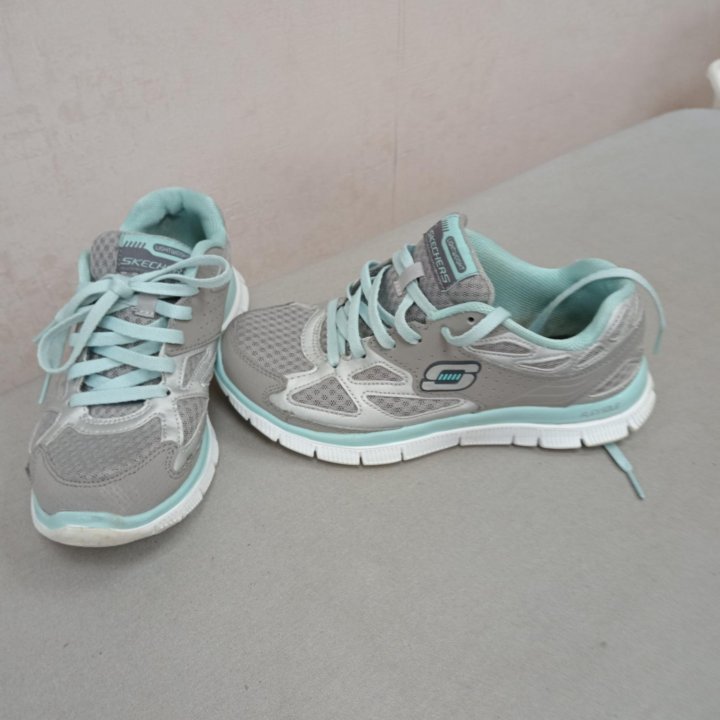 Кросслвки Skechers р. 37,5