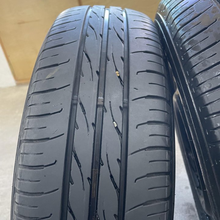 Продаётся пара летних шин 175/65/R15 Dunlop