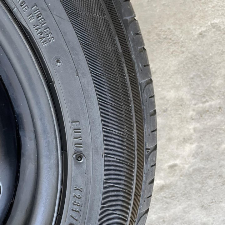 Продаётся пара летних шин 175/65/R15 Dunlop