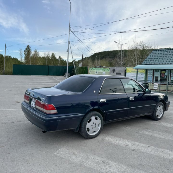 Toyota Crown, 1998