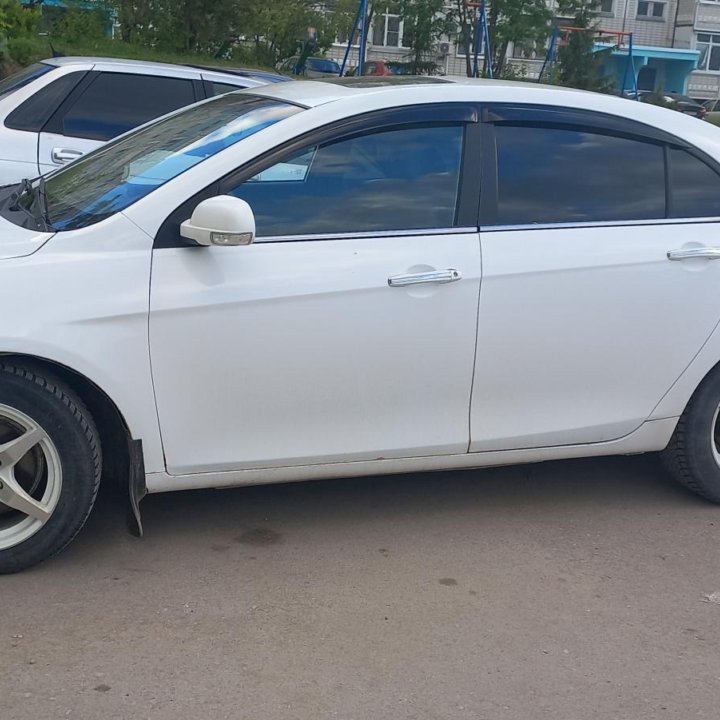 Geely Emgrand EC7, 2013