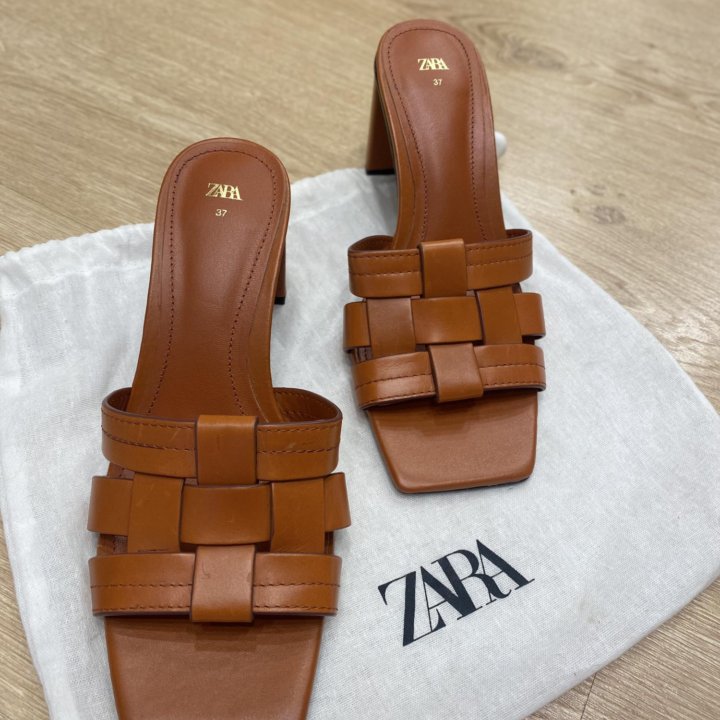 Босоножки Zara