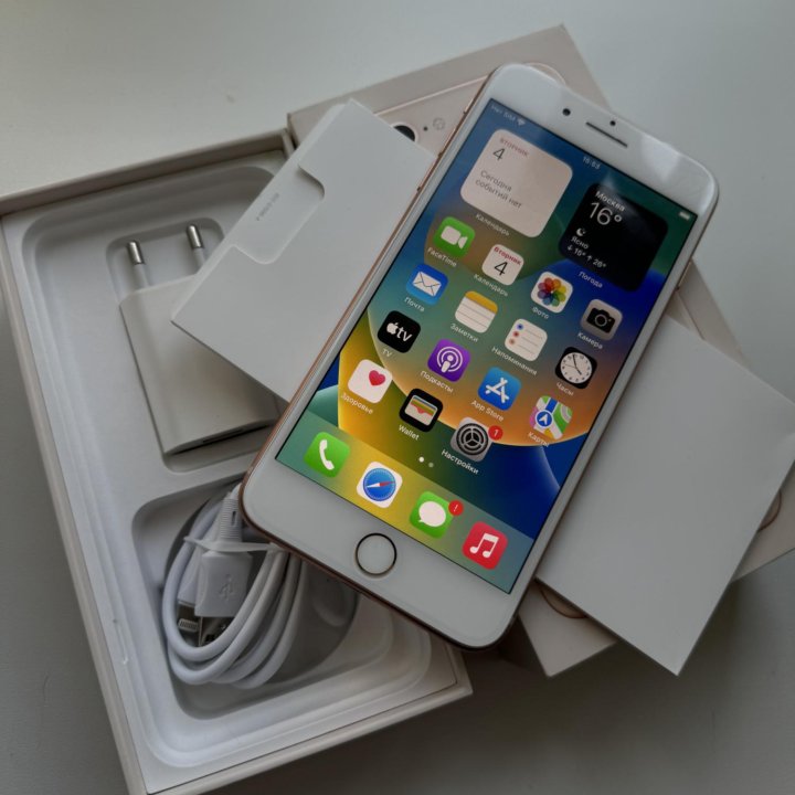 Продам iPhone 8 Plus 64Gb Gold РСТ